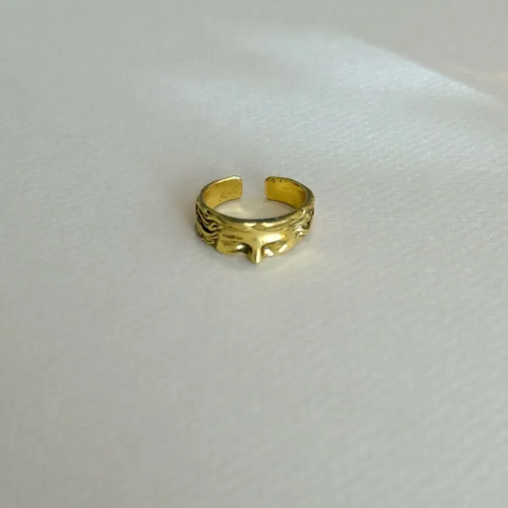 Vintage figure ring M937